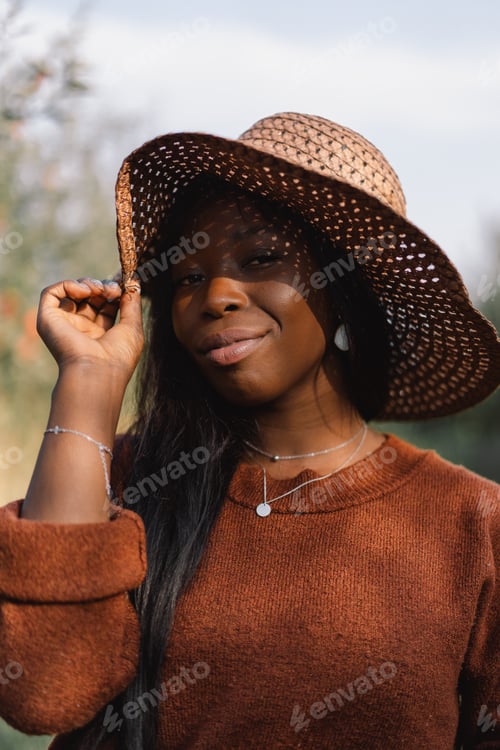 Preview: Portrait of a happy afro girl
