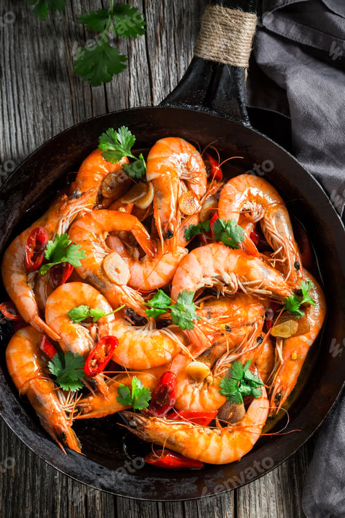 Preview: Shrimps on pan with garlic, coriander and peppers