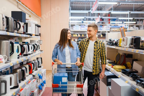 Preview: Young couple with cart in electronics store