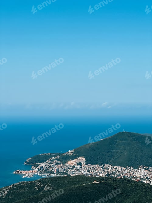 Preview: Resort town at the foot of a mountain range on the seashore