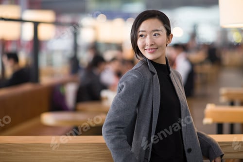 Preview: Businesswoman waiting in airport