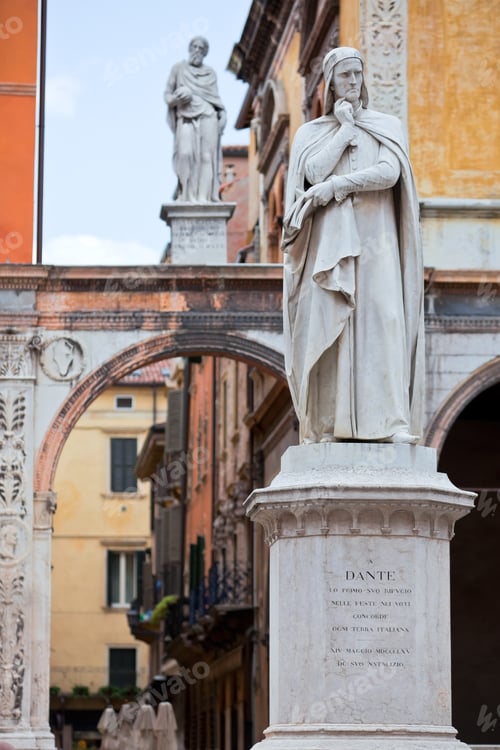 Preview: Statue of Dante Alighieri