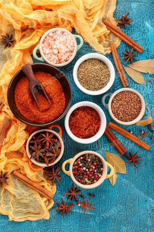Preview: Spices and condiments in small bowls