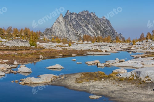 Preview: Alpine lake