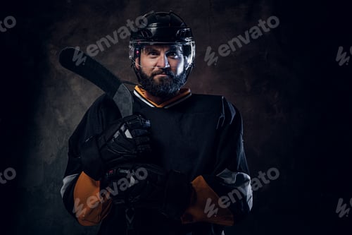 Preview: Experienced hockey player has a photo session