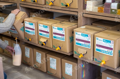Vista previa: Barcelona, Spain December 9, 2021: organic natural and vegan soap shop