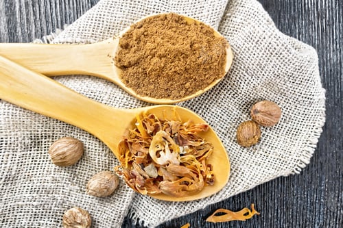 Preview: Nutmeg ground and mace in spoons on burlap top