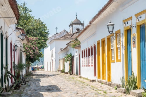 Preview: Street and old portuguese colonial houses in historic downtown in Paraty