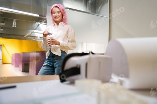 Preview: Portrait of female in the office during lunch break