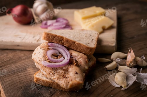 Preview: Chicken Sandwich with Red Onion and Garlic
