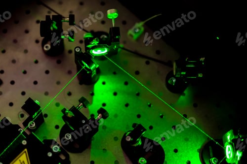 Preview: laser reflect on optic table un quantum laboratory b