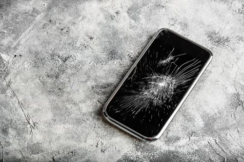 Preview: Smartphone with cracked screen