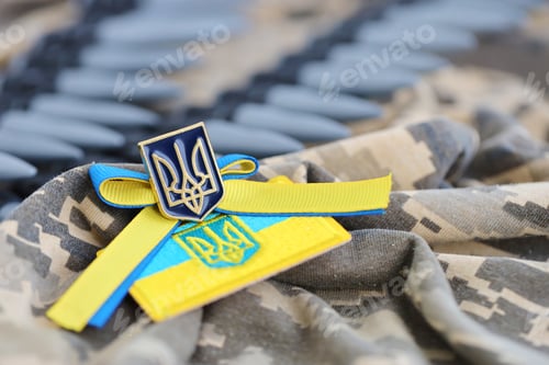 Preview: Ukrainian symbol and a machine gun belt on the camouflage uniform of a Ukrainian soldier