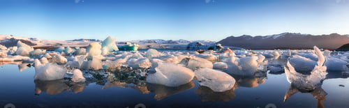 Preview: Beautifull landscape with floating icebergs in Jokulsarlon glacier lagoon at sunset