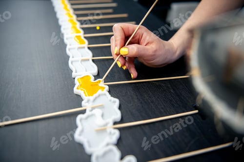 Preview: Cooking lollipops in the shape of the flag of Ukraine.