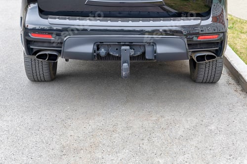 Preview: Tow hitch for towing a trailer of SUV. Day, horisontalshot Front view