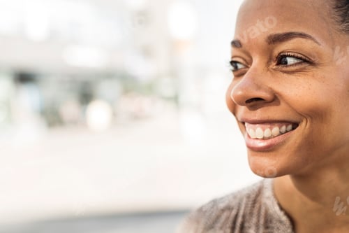 Preview: Portrait of brunette woman smiling