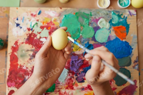 Preview: Woman decorating an egg