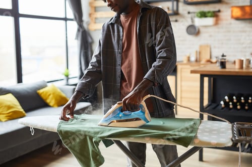 Vista previa: Man Ironing Clothes