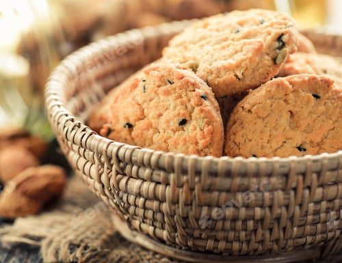 Preview: Chocolate chip cookies in basket