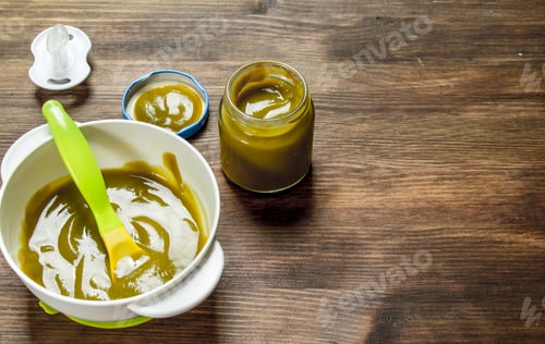 Preview: Baby food. Baby puree from broccoli.