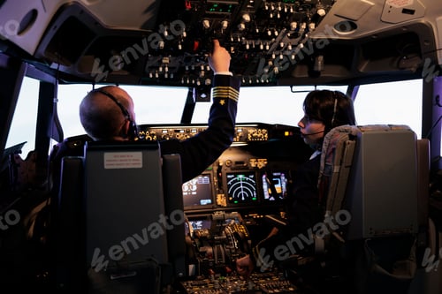 Preview: Airliners team flying airplane with dashboard command