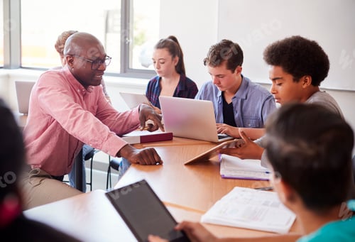 Preview: High School Teacher Talking To Pupils Using Digital Devices In Technology Class