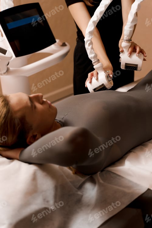 Preview: Male body shaping with professional lymphatic massage therapy
