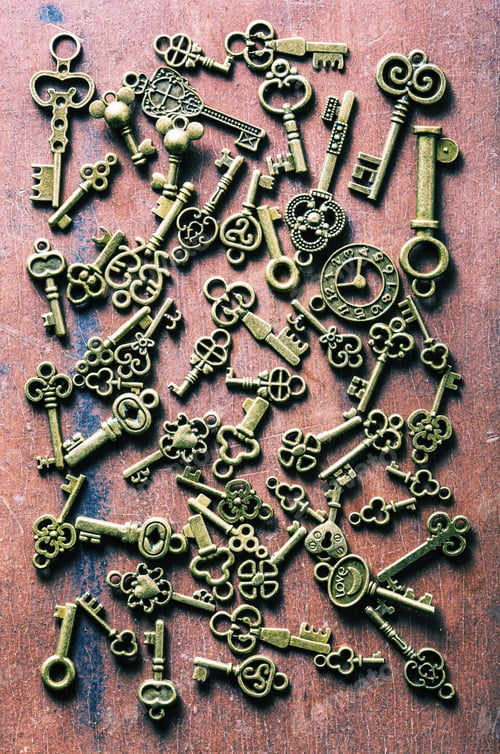 Preview: steampunk old vintage metal keys background