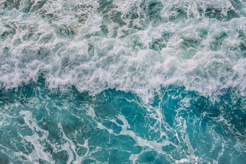 Preview: Top view shot of bali sea with splashing waves