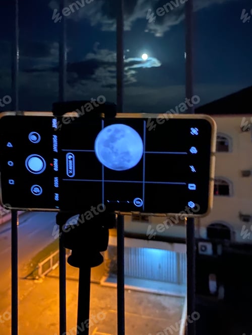 Preview: Full moon captured using mobile phone