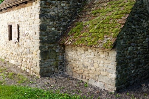 Preview: Old stone house with moss-covered roof
