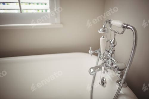 Preview: Interior view of bathtub and tap