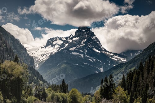 Preview: The peak of mount cook above the clouds