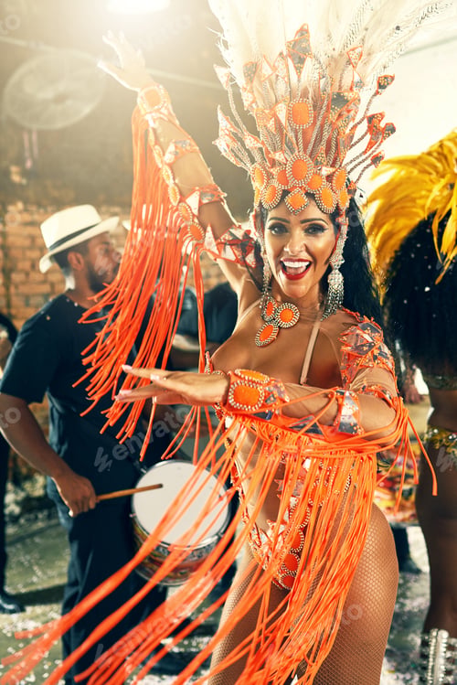 Preview: Cropped portrait of a beautiful samba dancer performing at Carnival with her band