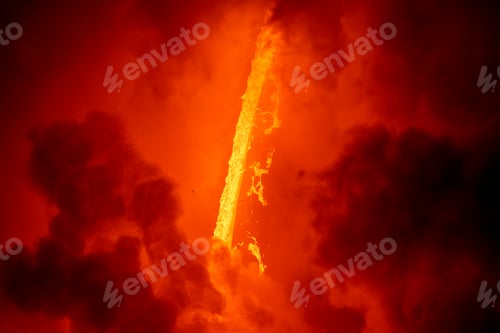 Preview: Lava tube flowing into ocean in Hawaii