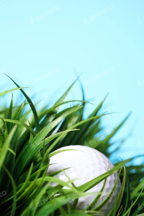 Preview: Golf ball in grass