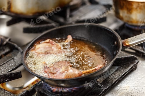 Preview: Duck legs frying