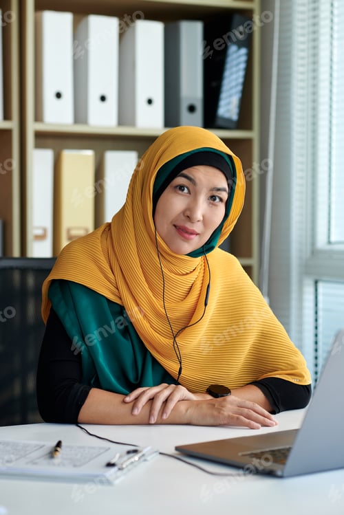 Preview: Muslim Businesswoman Sitting at Desk