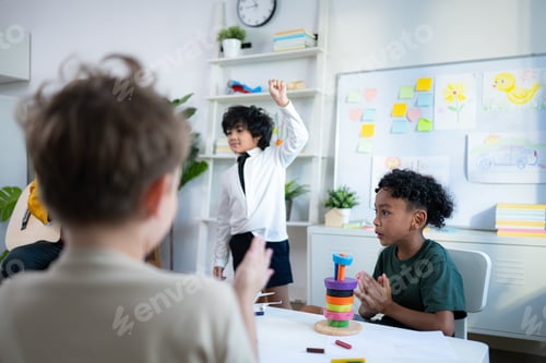 Preview: In class, The teacher and students sing together, and the boys dance happily.