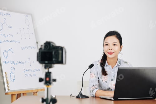 Preview: Woman teaching chemistry online