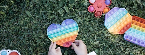 Preview: Child pull hands to pop it toys
