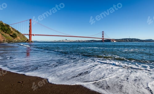 Preview: Beach view of Golden Gate Bridge and city Skyline - San Francisco, California, USA