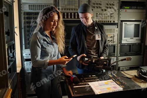 Preview: Female journalist texting in smartphone