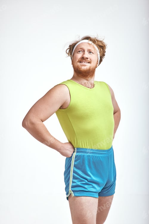 Preview: Red haired, bearded, plump man is proud to wearing sportswear