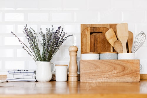 Vista previa: Kitchen in country style and lavender flowers
