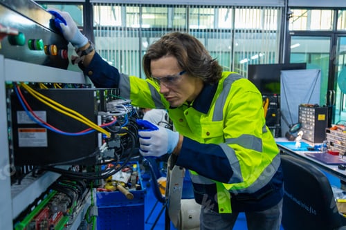 Preview: Robot engineers invent robots of the future that can replace humans.