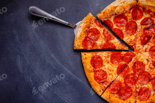 Preview: Hot homemade Pepperoni pizza