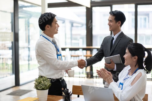 Preview: Business people shaking hands, finishing up a meeting.