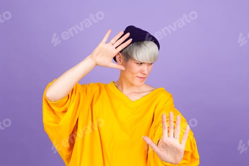 Preview: Portrait of short hair woman